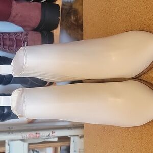 *new* womens size 9.5, white, cowboy style, slip- in, chunky heel